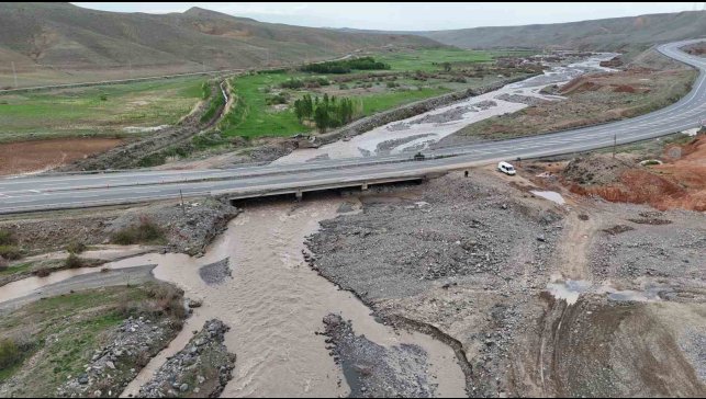 Iğdır'da kuvvetli yağışlar ve eriyen kar suları akarsuların debisini artırdı