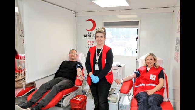 Vali Polat, kan bağışında bulundu
