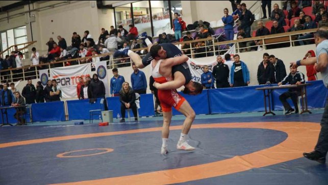 Elazığlı işitme engelli güreşçi 3. oldu