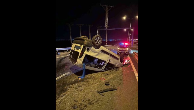 Ağrı'da Trafik Kazası: Kamyonet devrildi, 2 yaralı