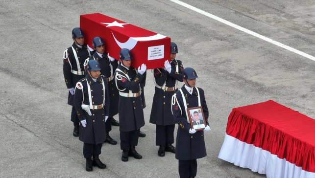 Tunceli'de halı sahada fenalaşan astsubay yaşamını yitirdi