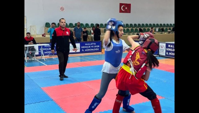 Wushu kung-fuda Elazığ'dan derece üstüne derece