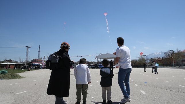 Van'da özel gereksinimli çocuklar uçurtma şenliğinde eğlendi
