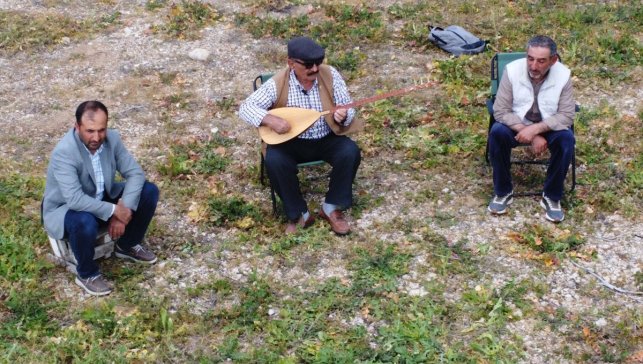 Elazığlı 81 yaşındaki dengbejin 50 yıldır sazı ve sözü hiç susmadı