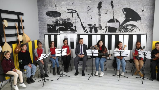 Muş'ta öğrenciler TKDK desteğiyle kurulan atölyede müzikle buluşuyor