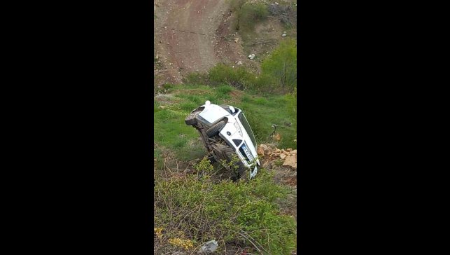 Elazığ'da otomobil yan yattı: 1 yaralı