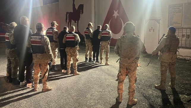 Ardahan'da kaçakçılık operasyonu kapsamında 3 şüpheli tutuklandı