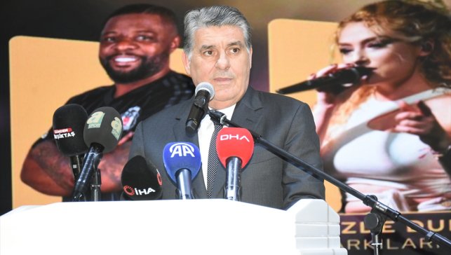 Beşiktaş Başkanı Adalı Malatya'da down sendromlu ve yetim çocuklara yardım gecesine katıldı