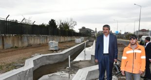 Patnos'ta Havuz ve Çevre Düzenlemesi Çalışmaları Sürüyor