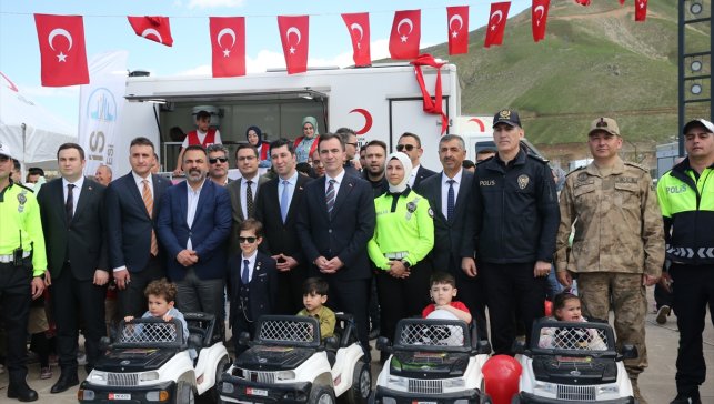 Bitlis'te "Karayolları Güvenliği ve Trafik Haftası" kutlandı