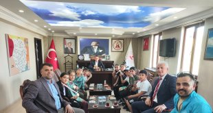 Tutak Esat Demir İlkokulunun Şampiyon Öğrencilerden Kaymakam Adıbelli’ye Ziyaret