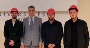 AİÇÜ’de “Kırmızı Baret Takma” Etkinliği Düzenlendi