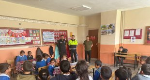 Diyadin’de Cumhuriyet İlkokulu Öğrencilerine Trafik Eğitimi Verildi