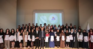 AİÇÜ Eczacılık Fakültesi Öğrencileri Beyaz Önlüklerini Giydi