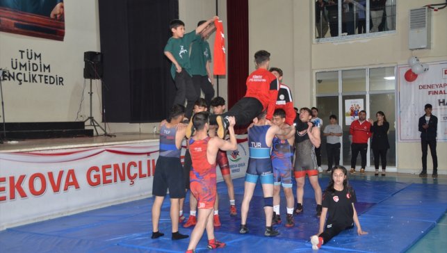 Yüksekova'da 19 Mayıs Atatürk'ü Anma, Gençlik ve Spor Bayramı kutlandı