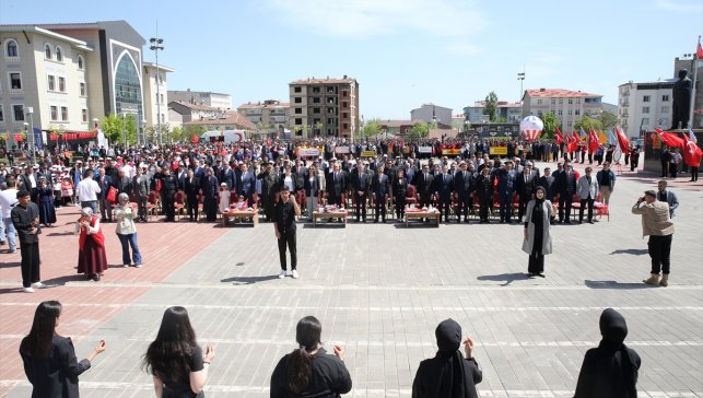 Van ve çevre illerde 19 Mayıs Atatürk'ü Anma, Gençlik ve Spor Bayramı kutlandı
