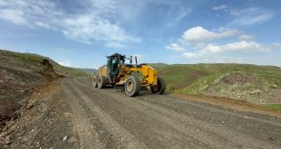 Ağrı Kavakköy Köy Yolunda Heyelan Nedeniyle Zarar Gören Yol Onarıldı