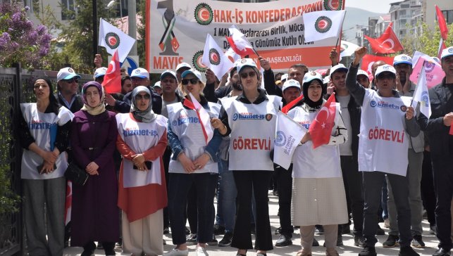 Van'da işten çıkarılan belediye çalışanları eylemlerini sürdürüyor
