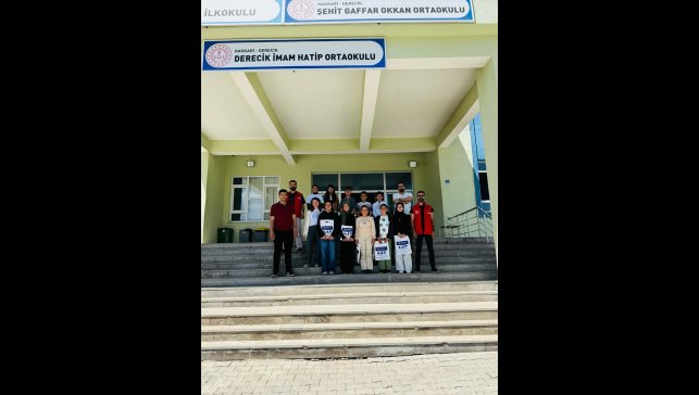 Derecik'te LGS'ye girecek öğrencilere kitap desteği