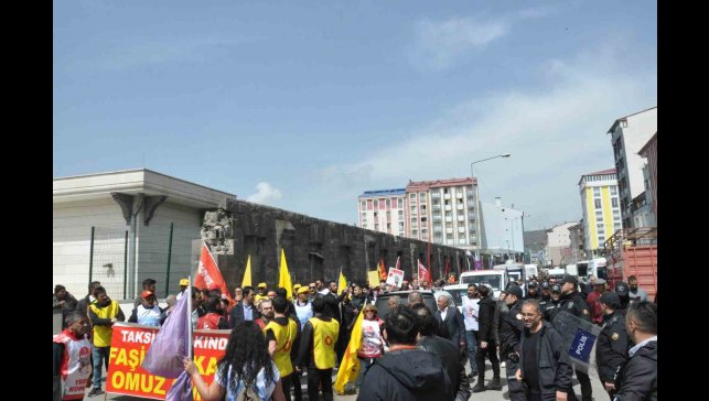 Kars'ta 1 Mayıs kutlamalarında arbede yaşandı