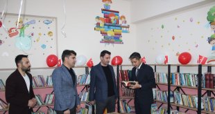 Köy okuluna kütüphane açıldı, öğrenciler kitaplarla buluştu