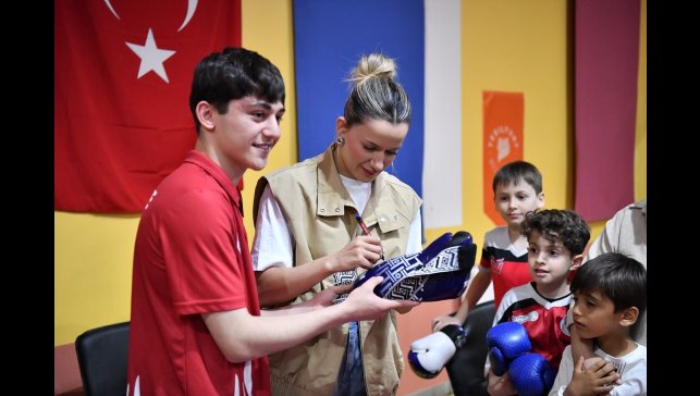 Olimpiyat İkincisi Hatice Akbaş, Yeşilyurt Belediyesi Kick-Boks Takımı ile buluştu