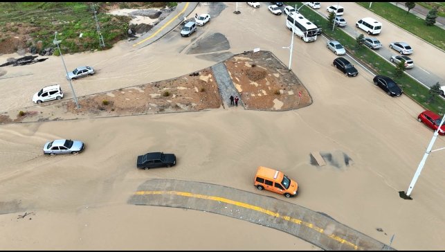 Malatya'da sağanak hayatı felç etti
