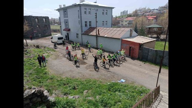 Kars'ta pedallar sağlıklı yaşam için çevrildi