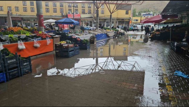Malatya Darende'de sağanak ve dolu hayatı felç etti