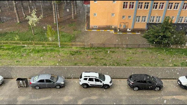 Tatvan'da dolu yağışı