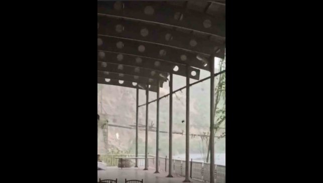 Şiddetli fırtına hayatı felç etti