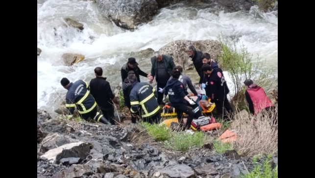 Yüksekova Doski Vadisinde feci kaza: 2 ölü, 3 yaralı