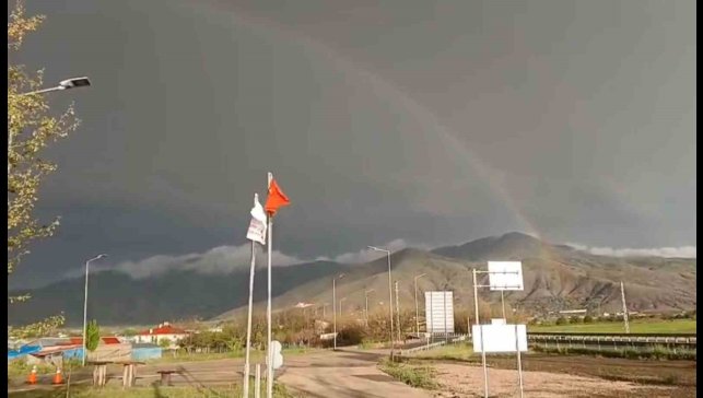 Elazığ'da gökkuşağı görenleri mest etti