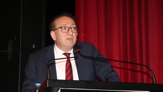 Atatürk Üniversitesinde düzenlenen "AI SUMMIT ERZURUM2025"te yapay zeka konuşuldu