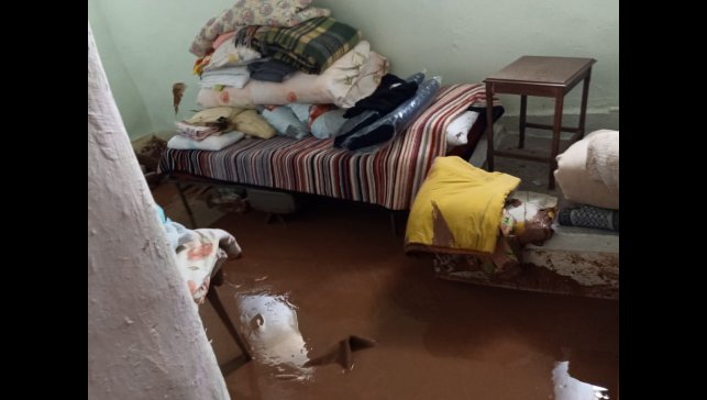 Darende'de sağanak ve dolu su baskınlarına neden oldu