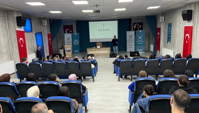 Hakkari'de "Nesil Meselesi Konferansı" düzenlendi