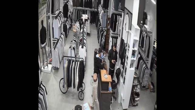 Pişkin hırsızdan 13'üncü vurgun: Eski kıyafetlerini bıraktı, yenilerini giyip gitti