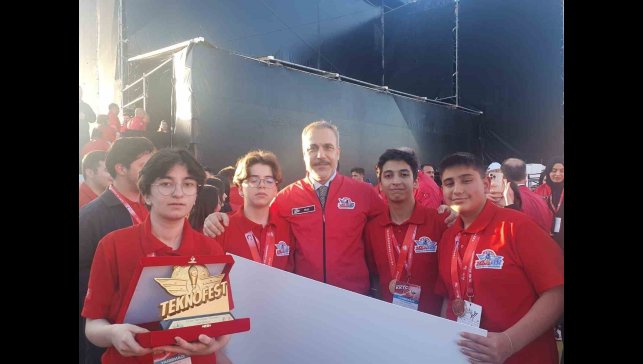 Malatyalı öğrenciler Teknofest 2025 Kıbrıs Finalleri'nden Türkiye Şampiyonu olarak döndü
