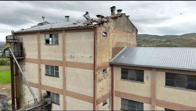 Tunceli'nin tek un fabrikası, fırtınadan ciddi zarar gördü