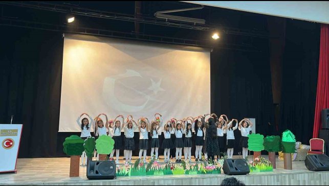 Ağrı'da "Oyunlarla Dil Öğreniyorum" projesi kapsamında renkli etkinlikler