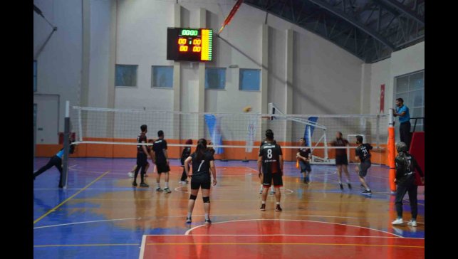 Bulanık'ta 'Voleybol Turnuvası' sona erdi