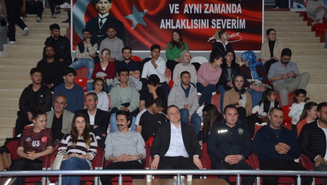 Bulanık'ta düzenlenen voleybol turnuvası final maçıyla sona erdi