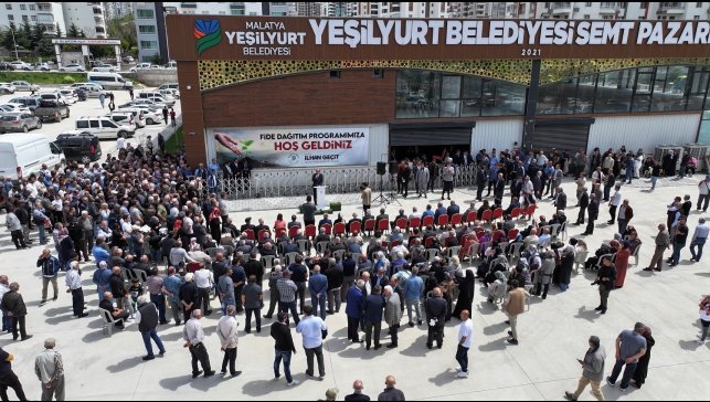 Yeşilyurt Belediyesi'nden çiftçilere büyük destek: 250 bin sebze fidesi dağıtıldı
