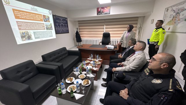 Ardahan polisi POLHANE projesi ile bir yılda 10 bin haneyi ziyaret etti