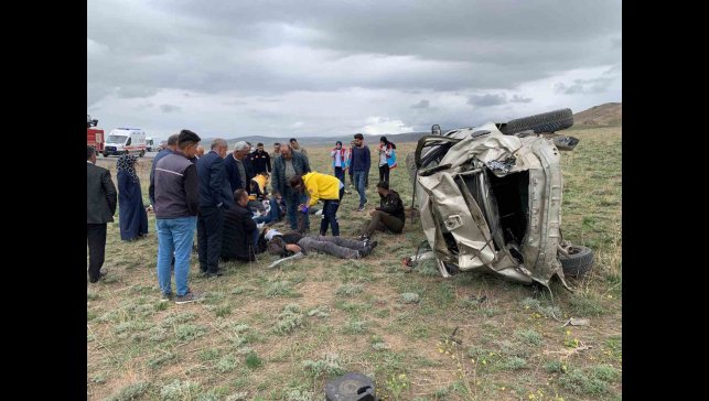 Van'da kontrolden çıkan otomobil takla attı; 1 ölü, 4 yaralı