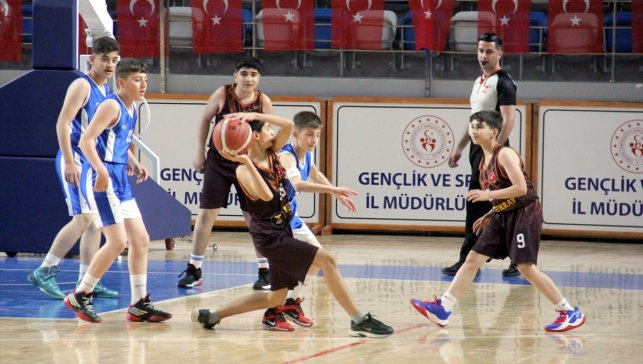 Malatya'da okul sporları basketbol grup müsabakaları başladı
