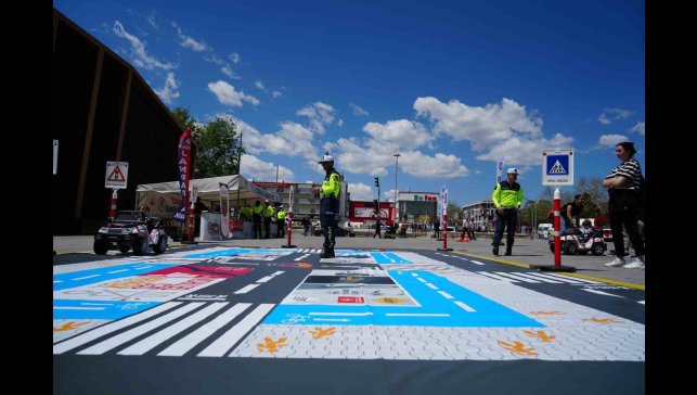 Erzincan'da uygulamalı trafik eğitimi verildi