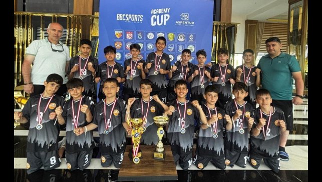 Yıldızkent Spor çifte kupa ile döndü