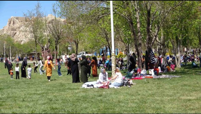Van'da Hıdırellez etkinliği renkli görüntülere sahne oldu