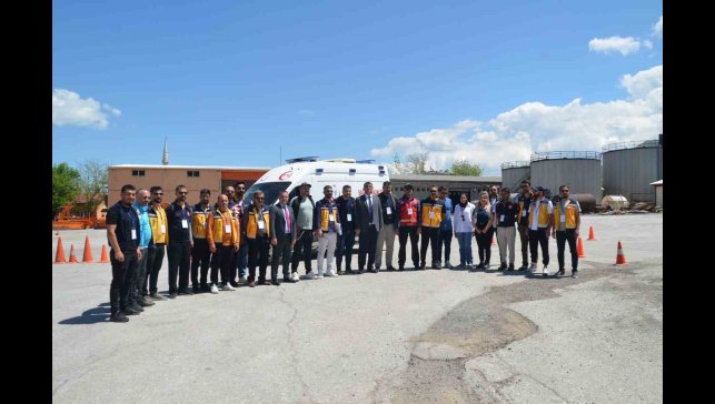 Ambulans sürücülerine güvenli sürüş eğitimi